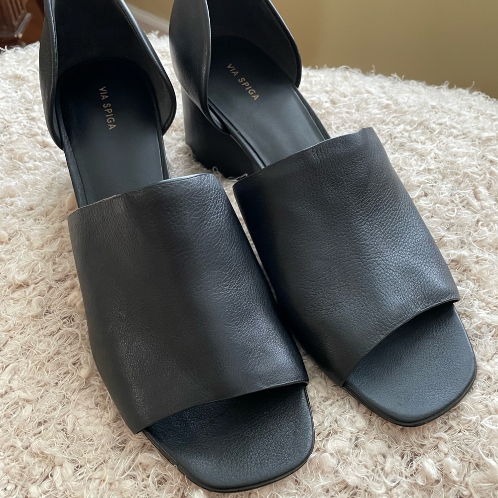 NWOT! 👀 Via Spiga Block Heel Peep Toe Sandals